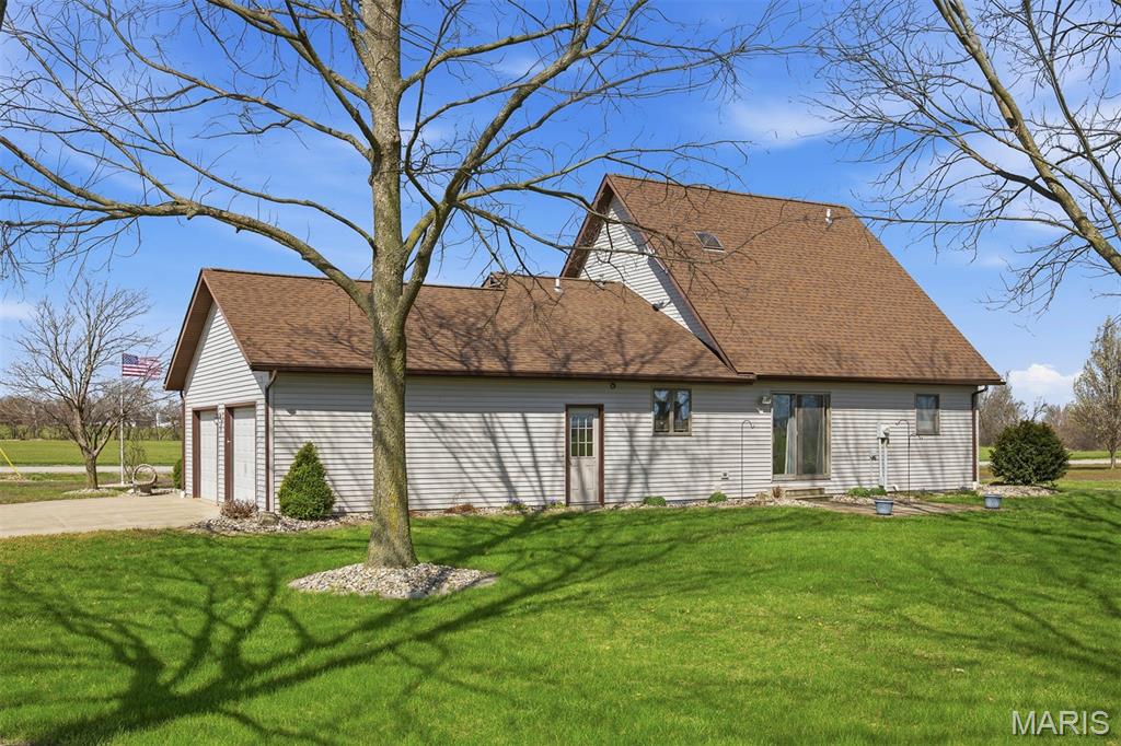 13005 Oil Field Road Bartelso, IL 62218 - Photo 4 of 50