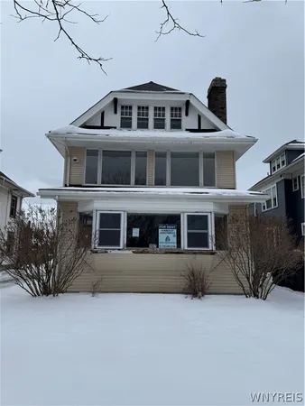 $1,995 | 107 Humboldt Parkway, Unit A, Buffalo, NY 14214