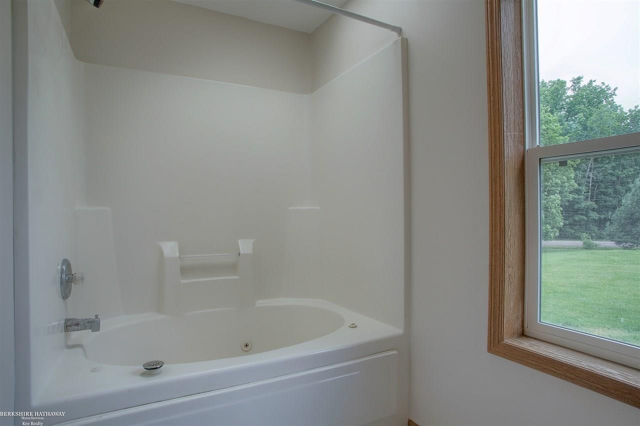 73100 McFadden Road Armada, MI 48005 - Photo 19 of 32 31384766-18.JPG