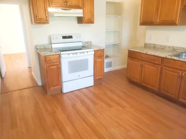 $2,500 | 26 Arlington Street, Unit 2, Lowell, MA 01854
