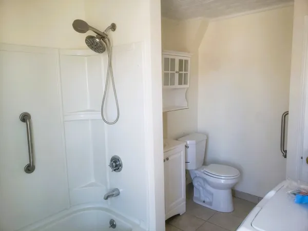 $2,500 | 26 Arlington Street, Unit 2, Lowell, MA 01854