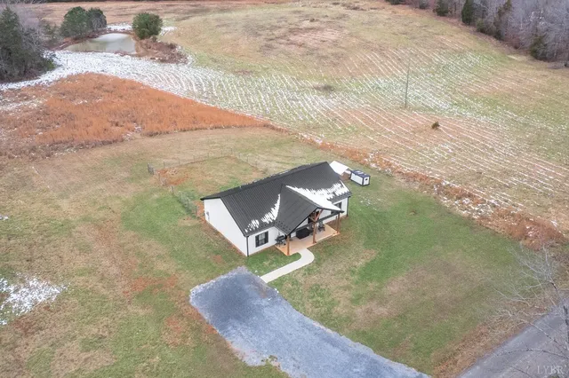 a view of an outdoor space and a yard