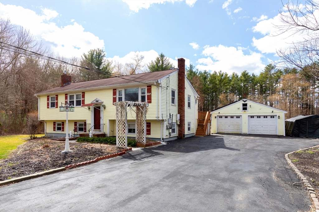 11 Winnetuxet Road Plympton, MA 02367 - Photo 1 of 29 Gallery Image 1