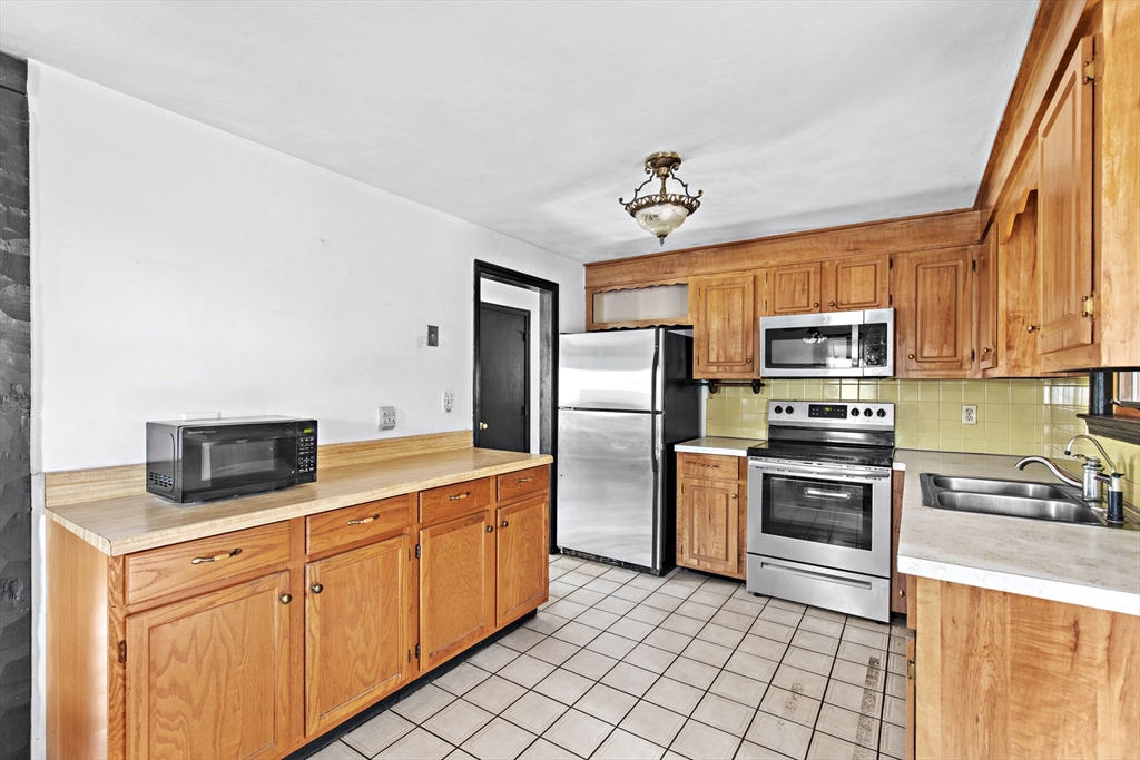 11 Winnetuxet Road Plympton, MA 02367 - Photo 13 of 29 Gallery Image 13