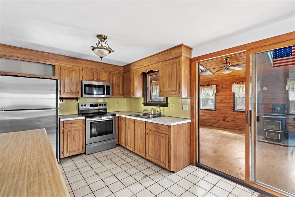 11 Winnetuxet Road Plympton, MA 02367 - Photo 8 of 29 Gallery Image 8