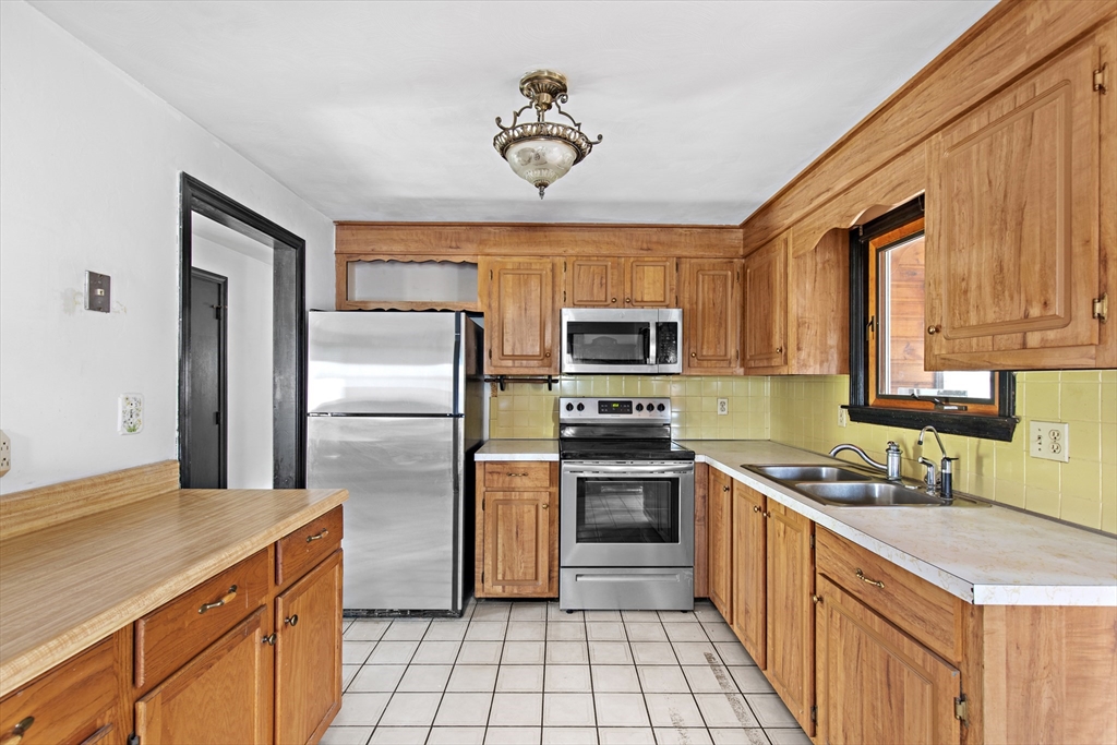 11 Winnetuxet Road Plympton, MA 02367 - Photo 9 of 29 Gallery Image 9
