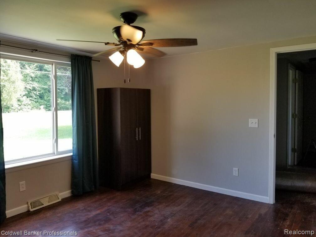 5124 East Frances Road Mount Morris, MI 48458 - Photo 10 of 16 IMG-8189.JPG