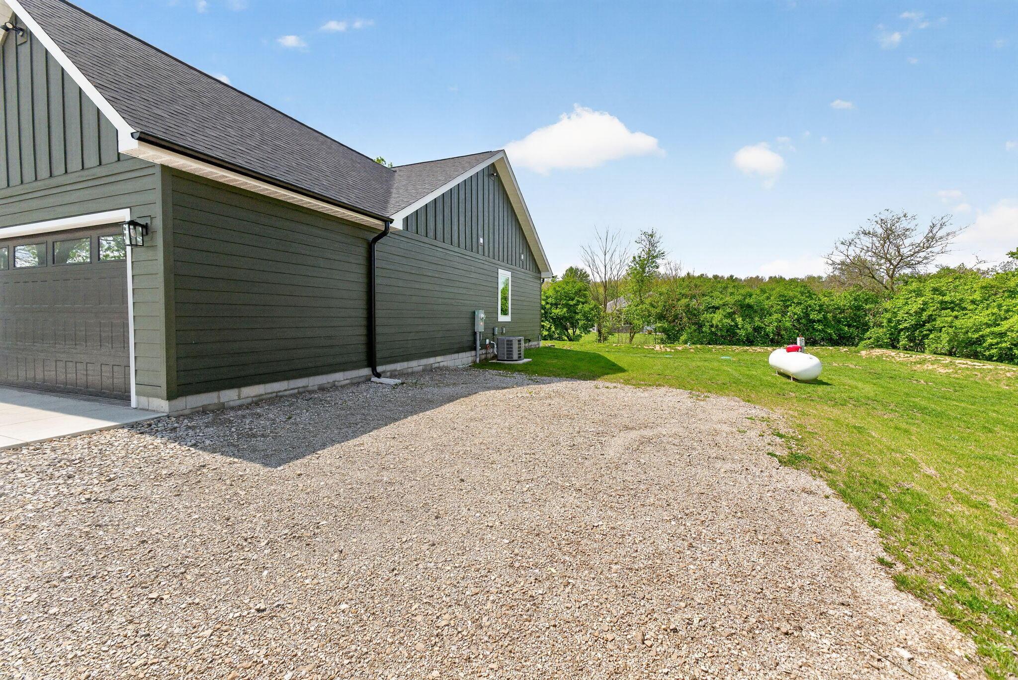 1705 Horseshoe Road Delaware, OH 43015 - Photo 4 of 64 1705 Horseshoe Dr (Exterior)-3