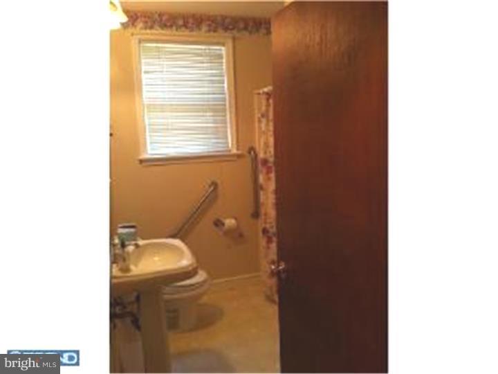 546 South Forklanding Road Maple Shade, NJ 08052 - Photo 13 of 17 Bathroom