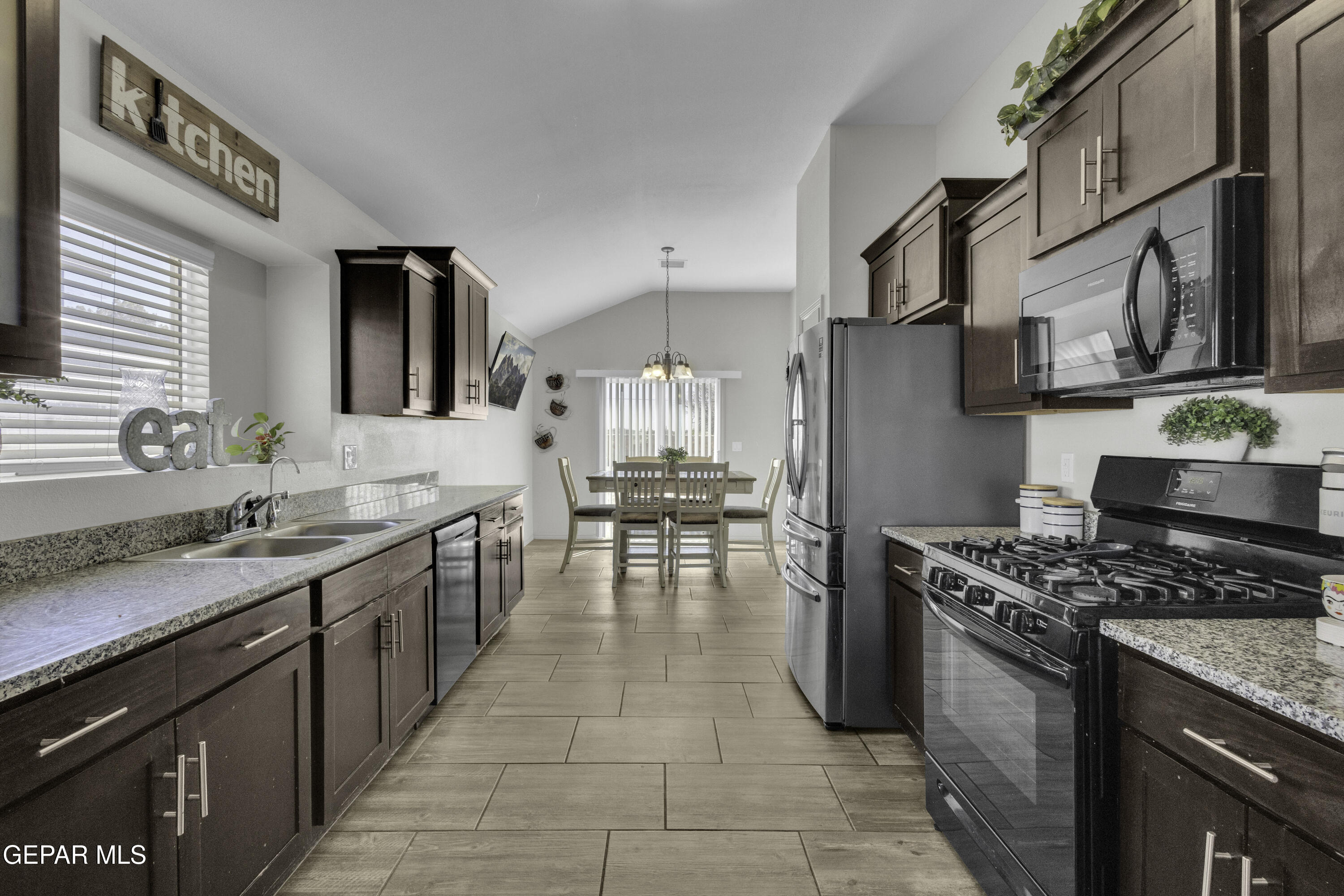 11056 Gem Valley Road Socorro, TX 79927 - Photo 15 of 54 2 (10)