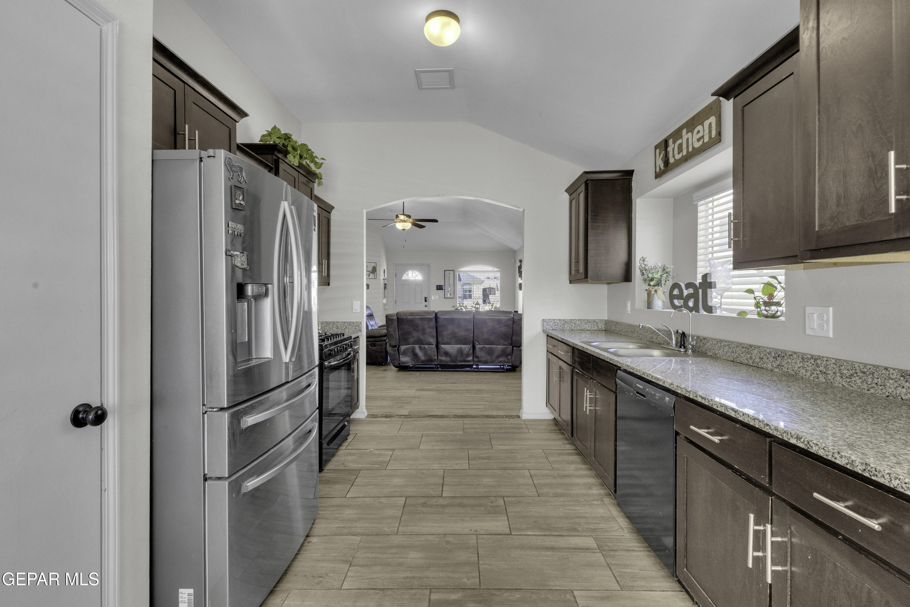 11056 Gem Valley Road Socorro, TX 79927 - Photo 17 of 54 2 (12)