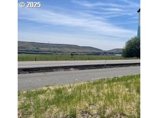 9251 State Route 14 Wishram, WA 98673 - Photo 5 of 30 a view of a swimming pool with an outdoor seating
