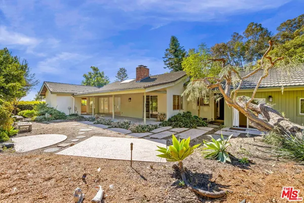 a view of a house with backyard and swimming pool