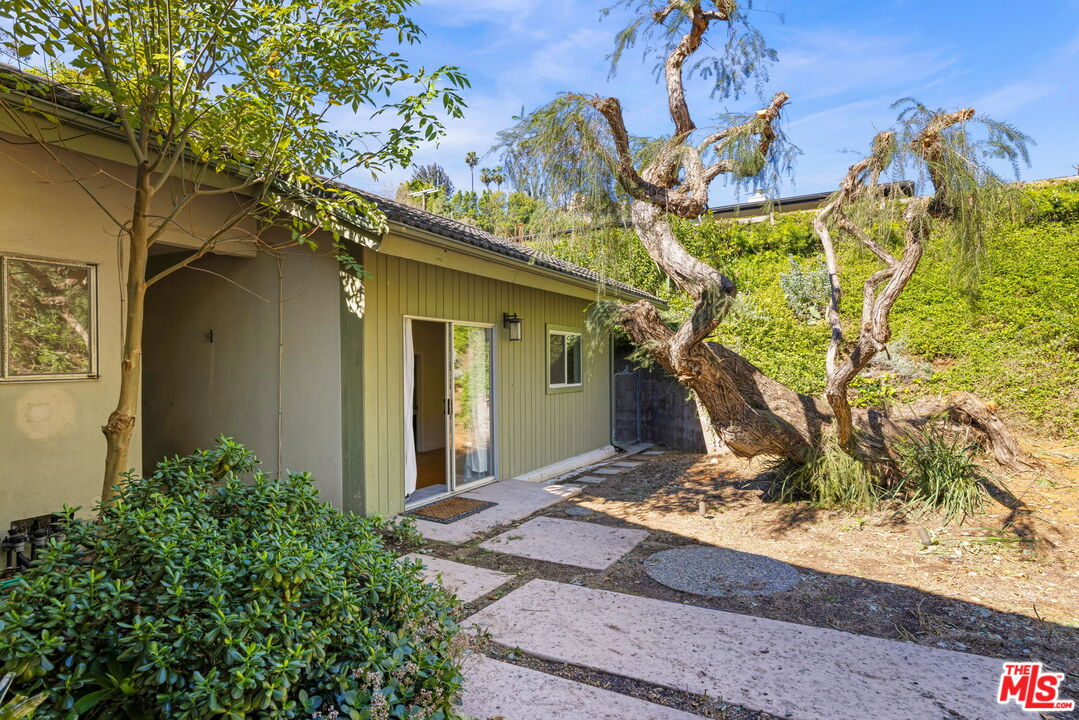 1362 Marinette Road Pacific Palisades, CA 90272 - Photo 20 of 25