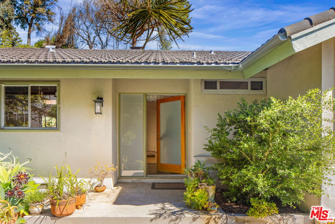 1362 Marinette Road Pacific Palisades, CA 90272 - Photo 2 of 25