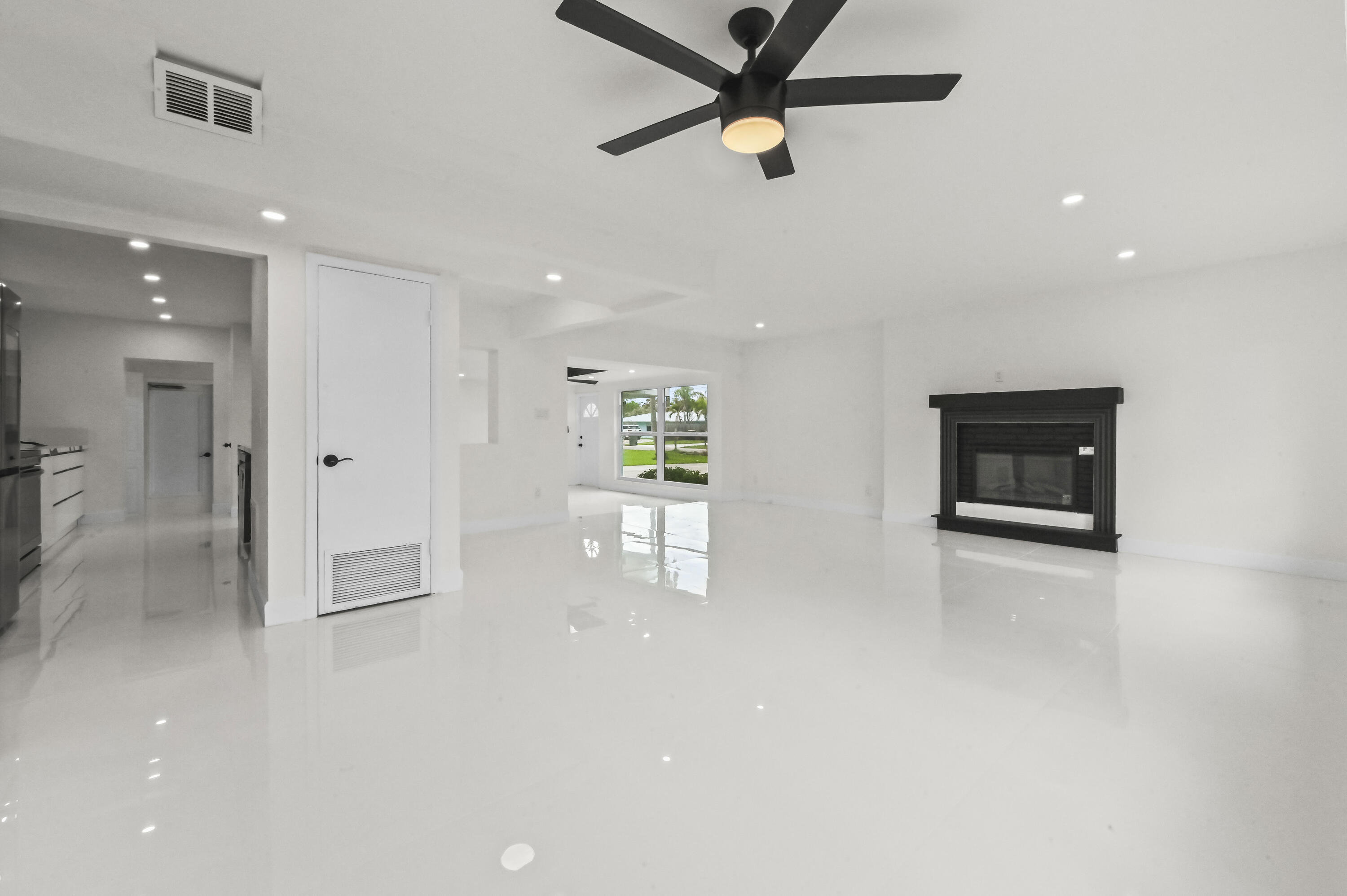 1919 Mimosa Avenue Fort Pierce, FL 34949 - Photo 12 of 33 11 Living Room 02