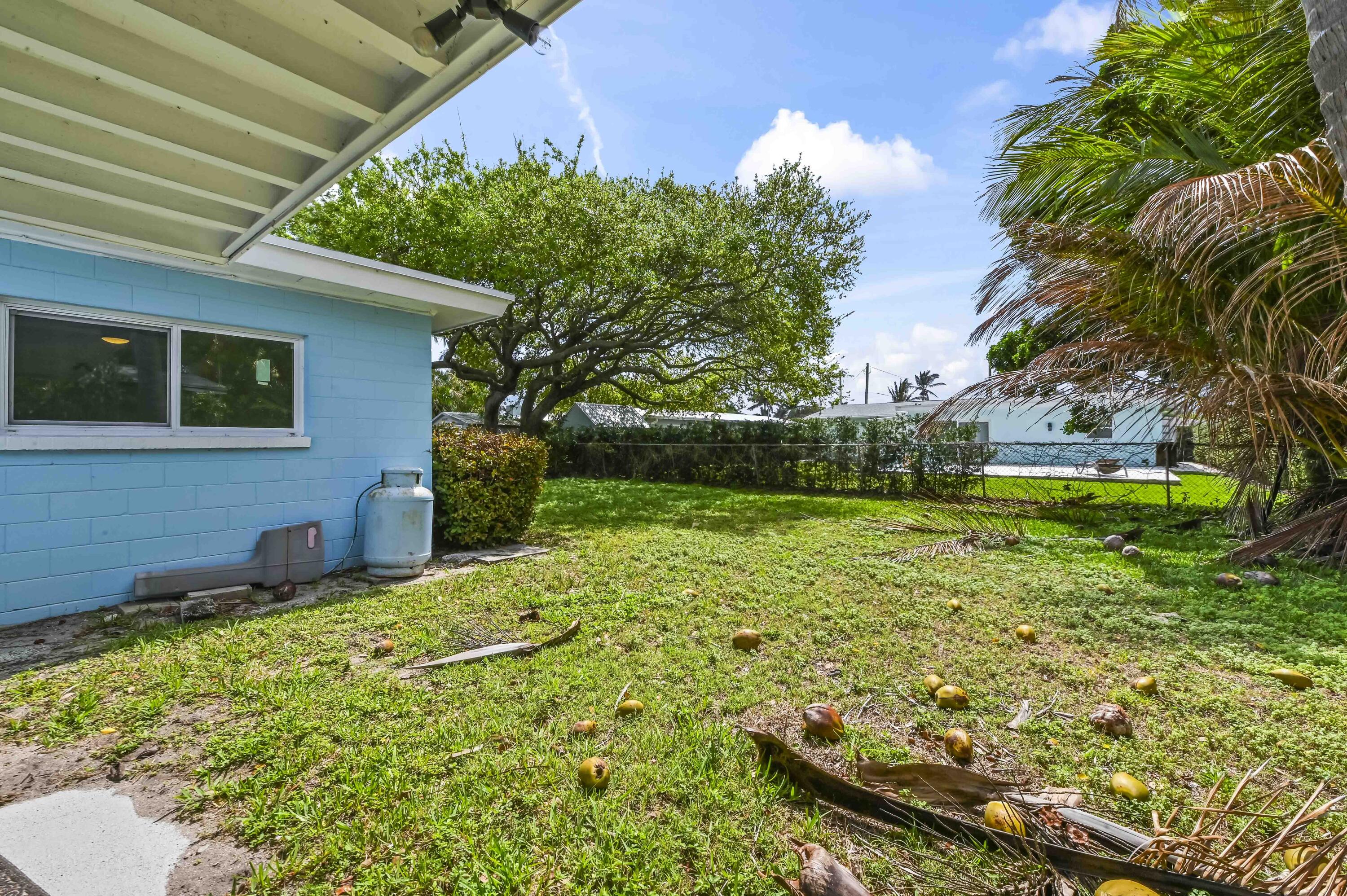 1919 Mimosa Avenue Fort Pierce, FL 34949 - Photo 20 of 33 26 Rear 01