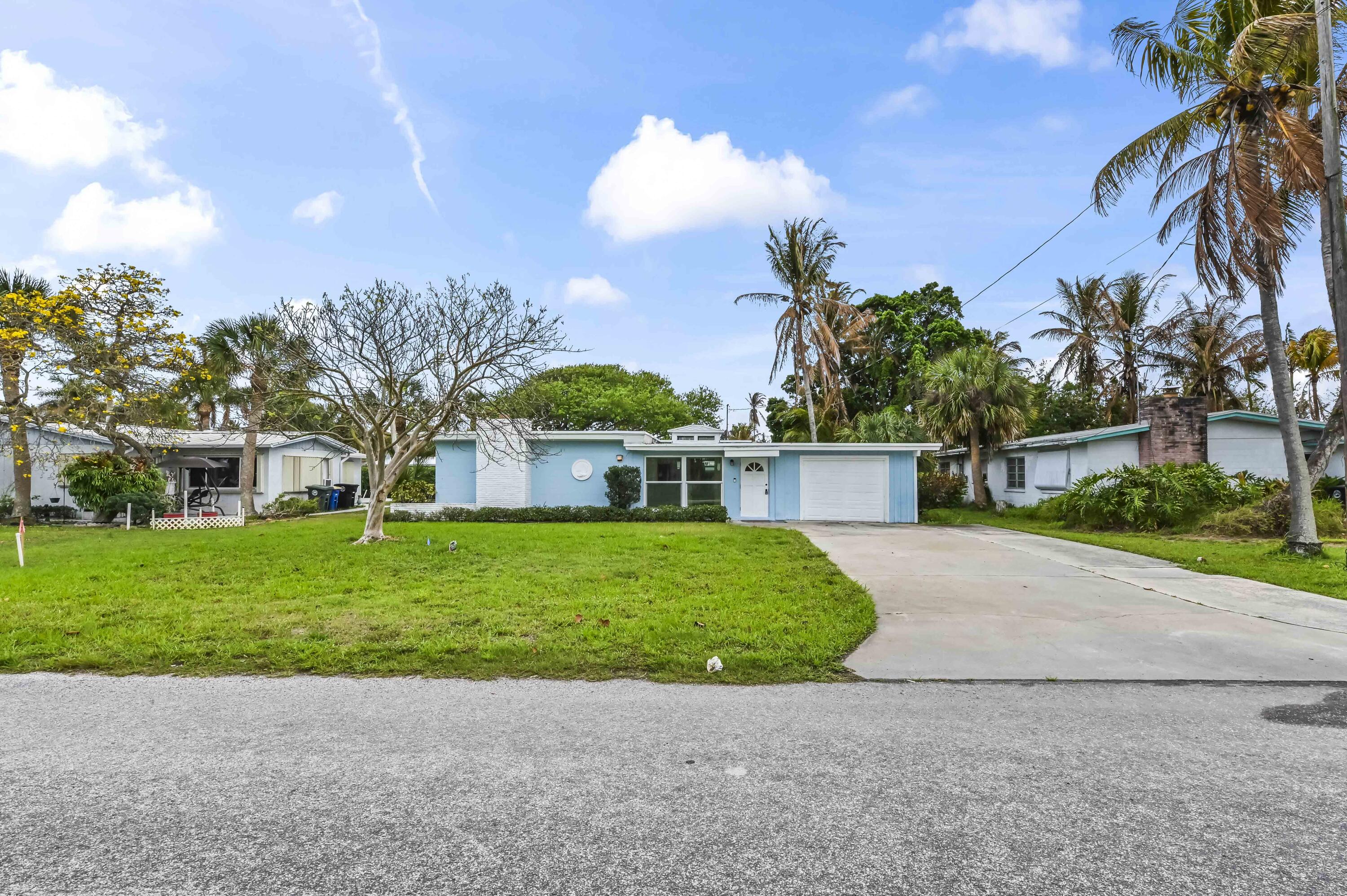 1919 Mimosa Avenue Fort Pierce, FL 34949 - Photo 2 of 33 01 Front 01