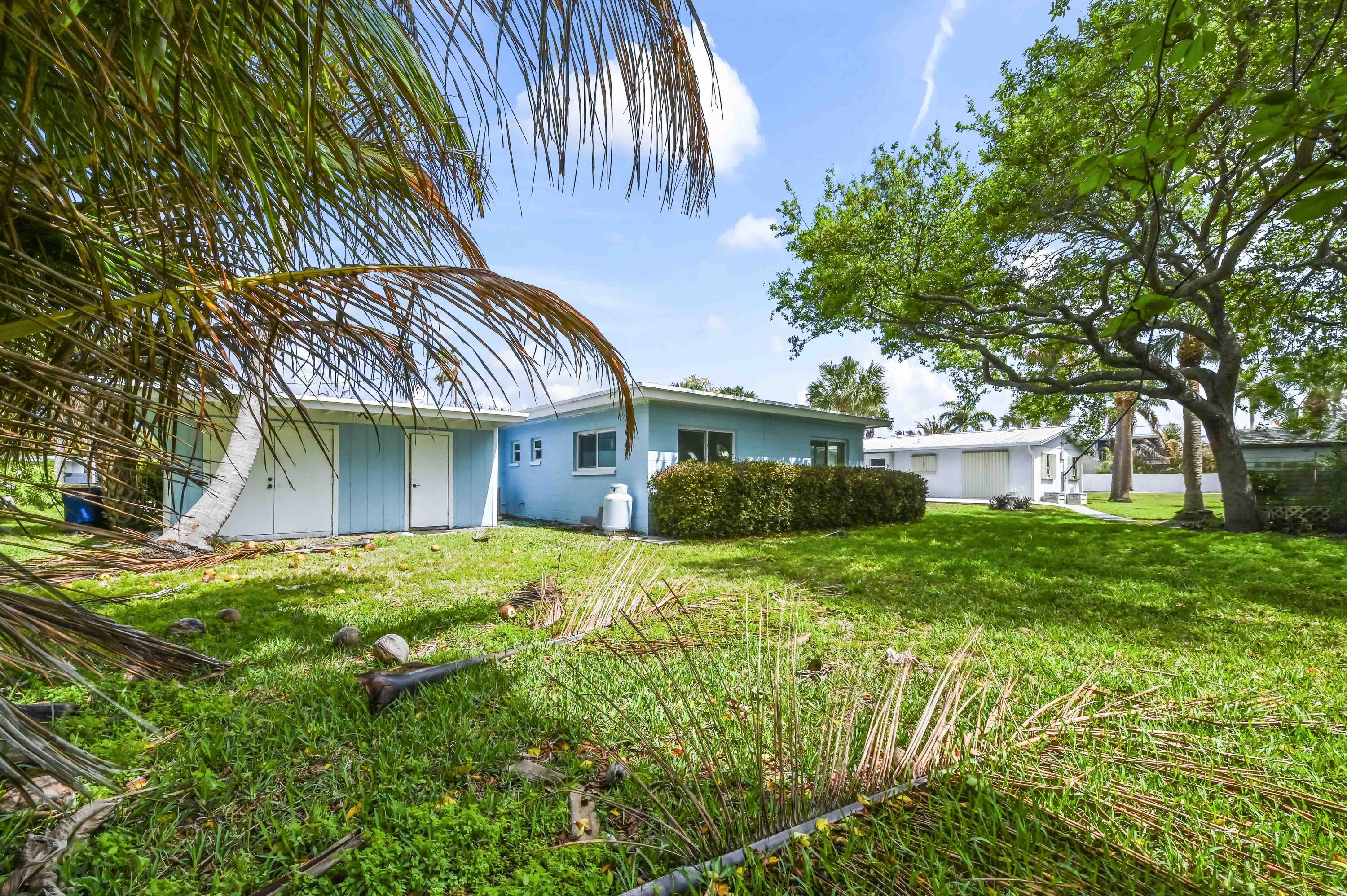 1919 Mimosa Avenue Fort Pierce, FL 34949 - Photo 25 of 33 27 Rear 01