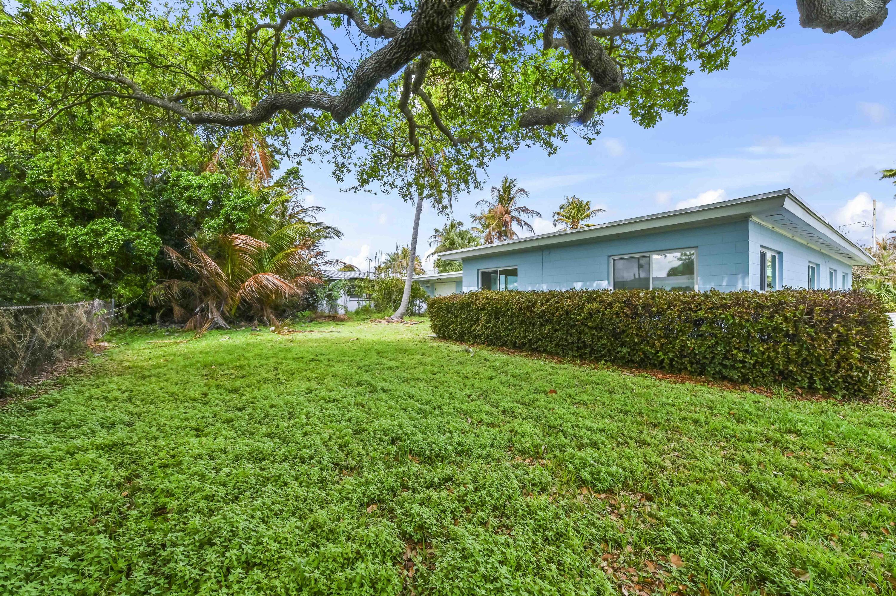 1919 Mimosa Avenue Fort Pierce, FL 34949 - Photo 26 of 33 28 Rear 01