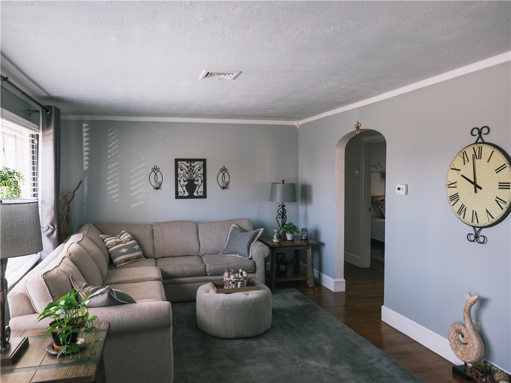 267 Maple Street Warwick, RI 02888 - Photo 3 of 13 Gallery Image 3