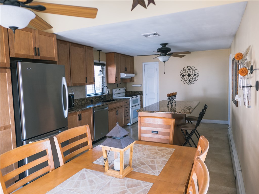 267 Maple Street Warwick, RI 02888 - Photo 4 of 13 Gallery Image 4