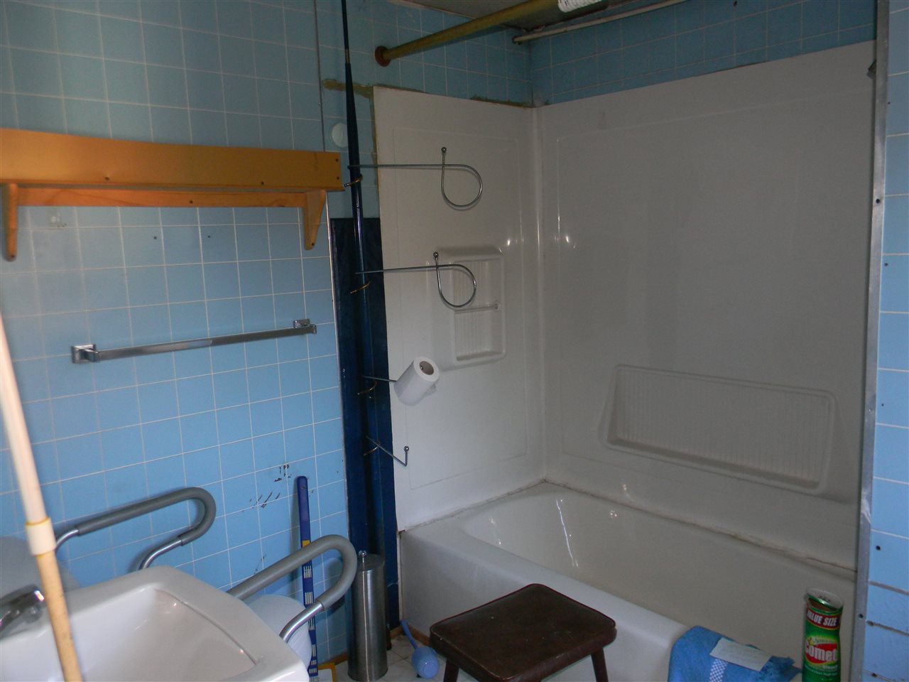 10063 Everona Road Unionville, VA 22567 - Photo 18 of 41 The bath has tile on the walls. There is a tub and shower.