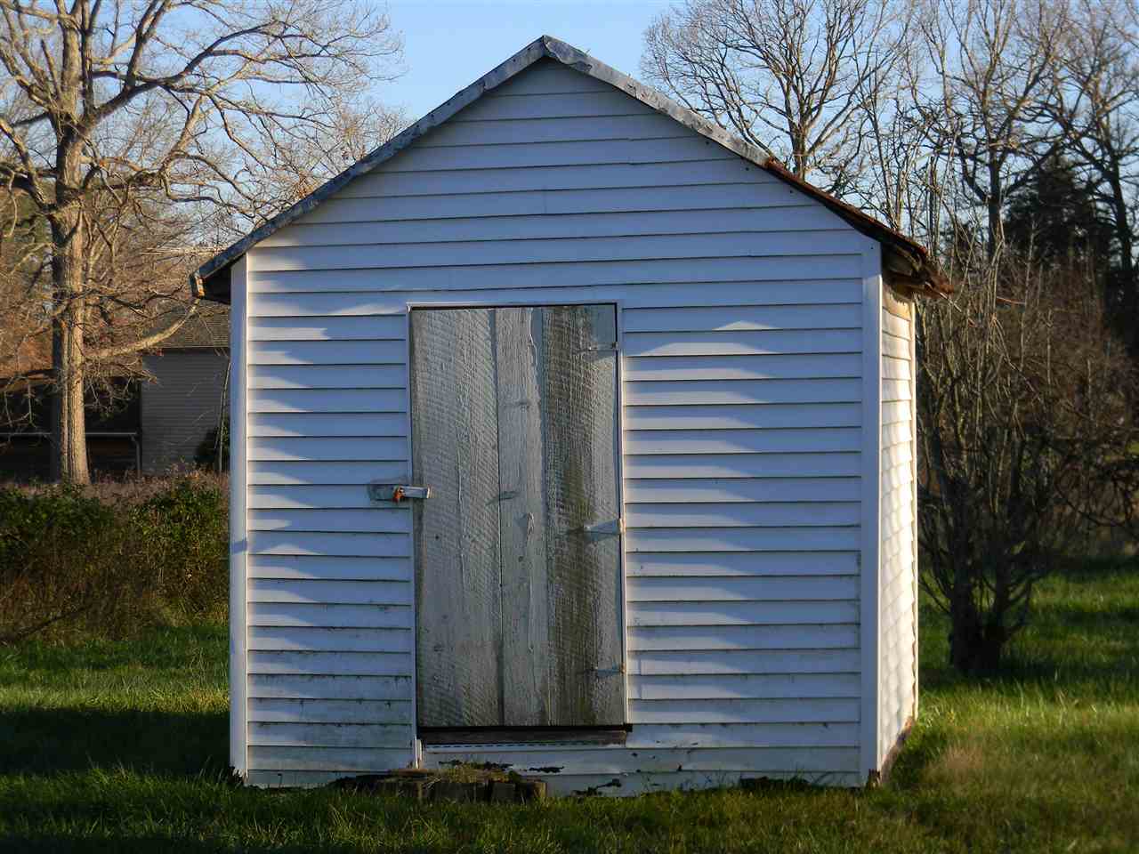 10063 Everona Road Unionville, VA 22567 - Photo 37 of 41 This outbuilding is closest to the home.