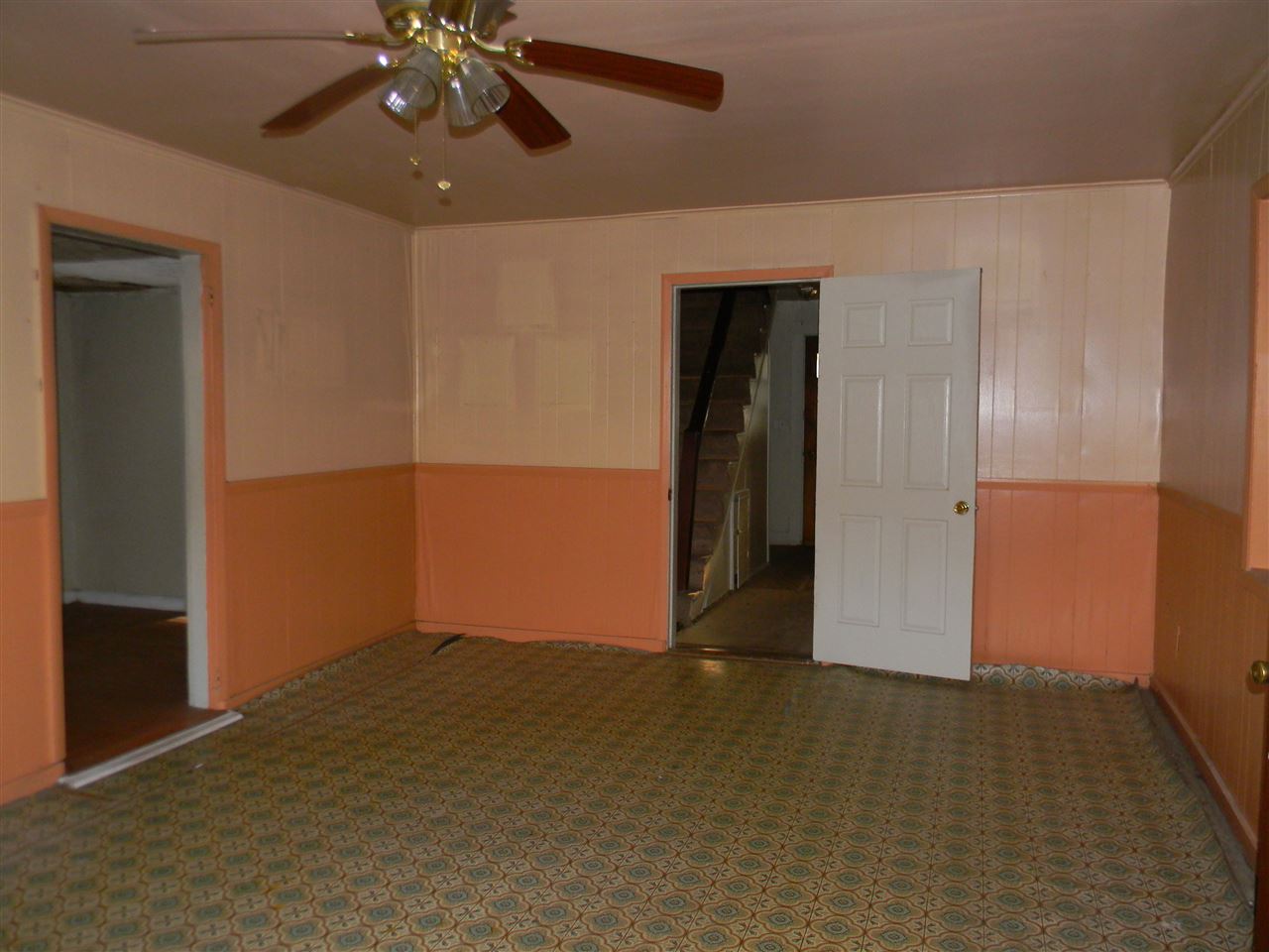 10063 Everona Road Unionville, VA 22567 - Photo 10 of 41 The living room has a tremendous amount of space to be used for placing furniture.