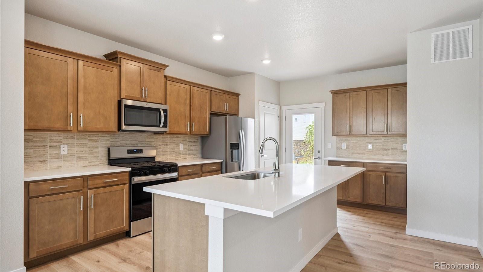376 North Amory Street Watkins, CO 80137 - Photo 8 of 20