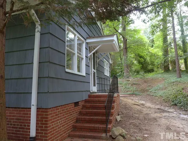 $2,125 | 733 Raleigh Road, Chapel Hill, NC 27514