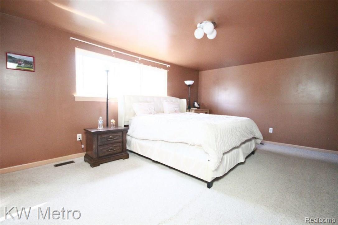272 Pepper Tree Lane Rochester, MI 48309 - Photo 29 of 34 IMG_1741.jpg