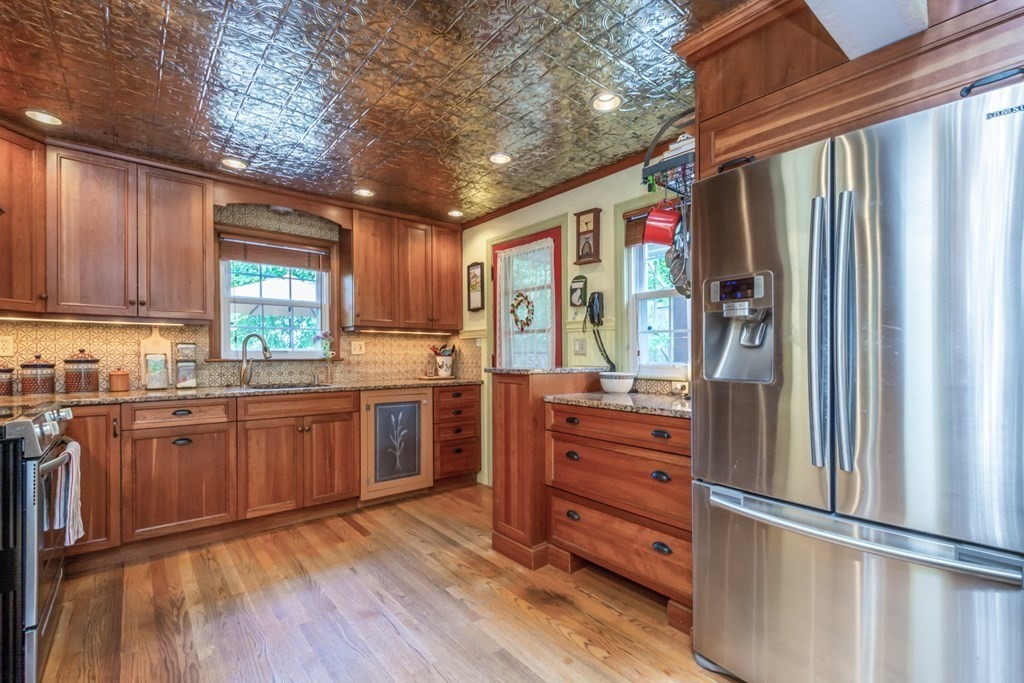 47 Rice Avenue Northborough, MA 01532 - Photo 3 of 30 Gallery Image 3