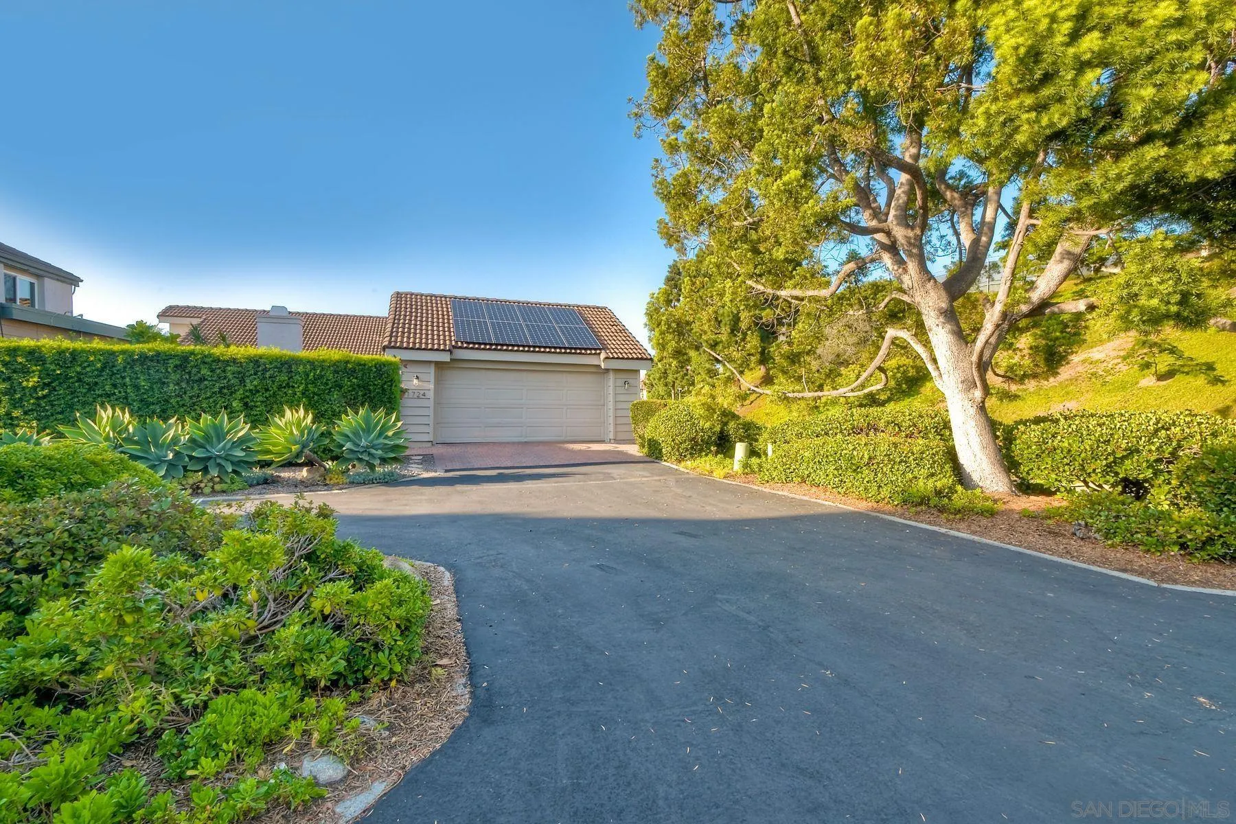 1724 Burgundy Road Encinitas, CA 92024 - Photo 3 of 46