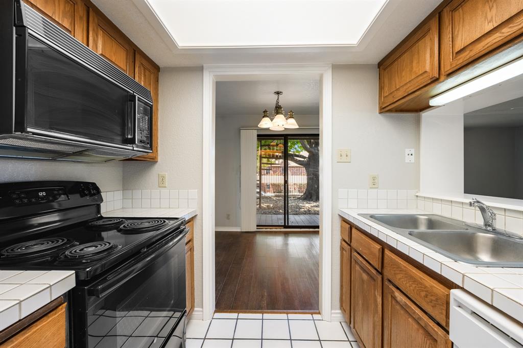 1533 Signal Ridge Place Rockwall, TX 75032 - Photo 13 of 26 Gallery Image 13