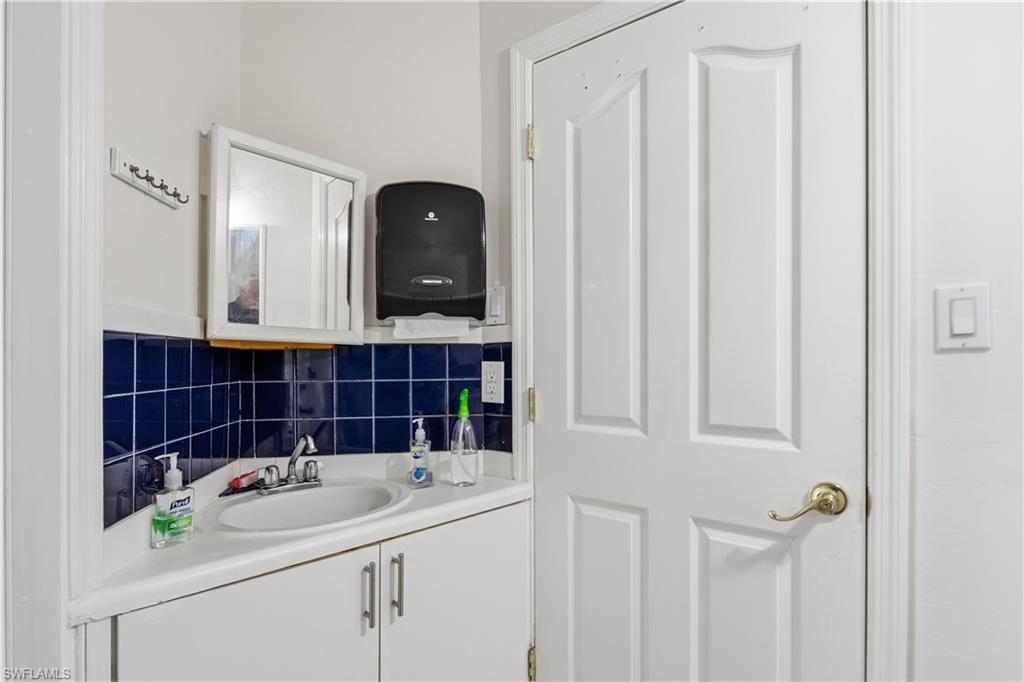 128 Viking Way Naples, FL 34110 - Photo 24 of 29