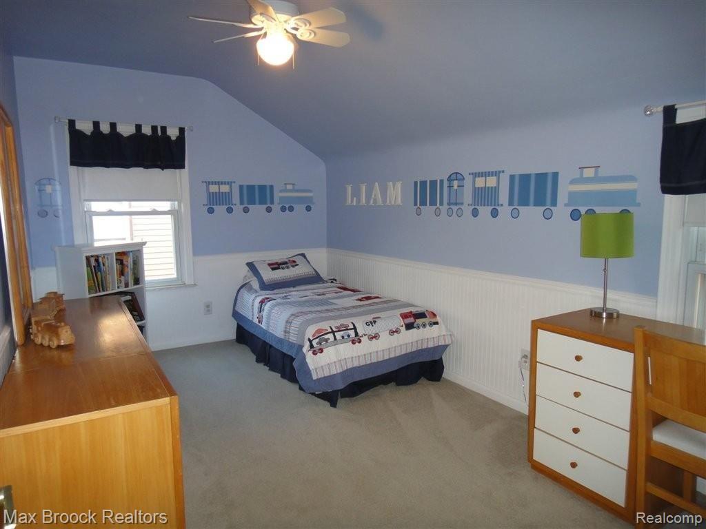1706 Columbia Road Berkley, MI 48072 - Photo 10 of 19 2nd bedroom