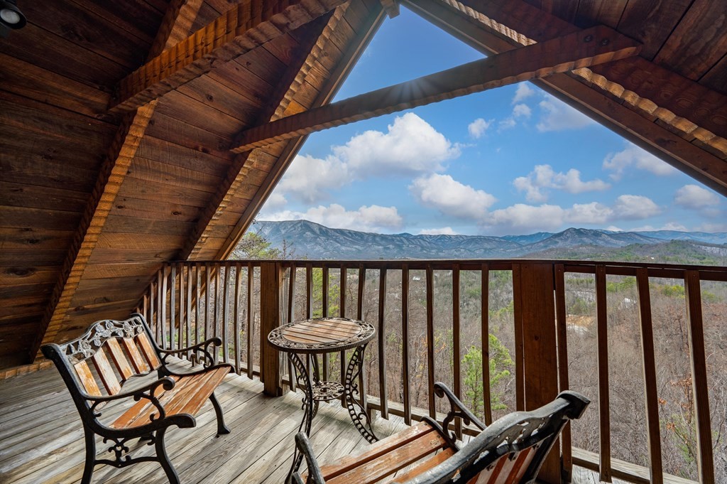 2609 Hatcher Mountain Road Sevierville, TN 37862 - Photo 4 of 52
