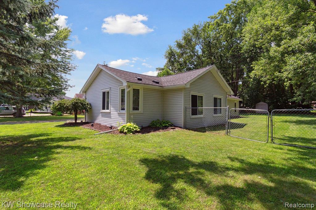 890 Farnsworth Road White Lake, MI 48386 - Photo 38 of 42