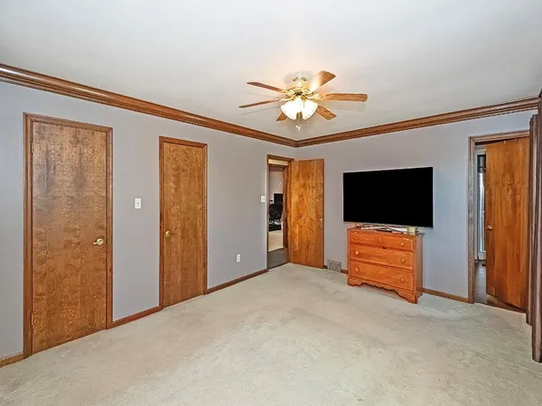 a view of livingroom with furniture