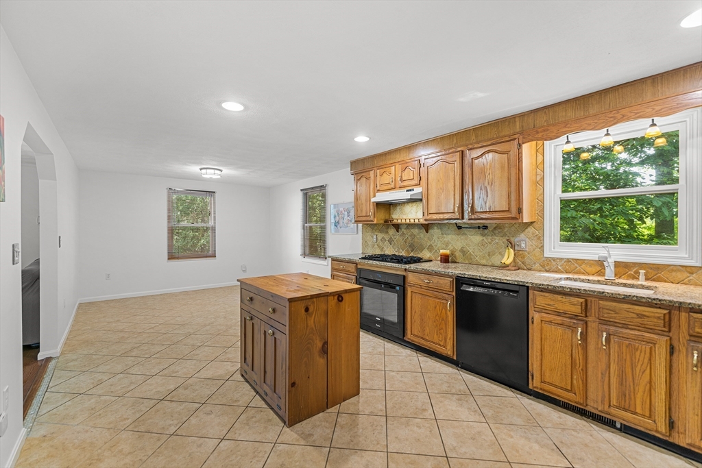 89 Old Andover Road North Reading, MA 01864 - Photo 11 of 42