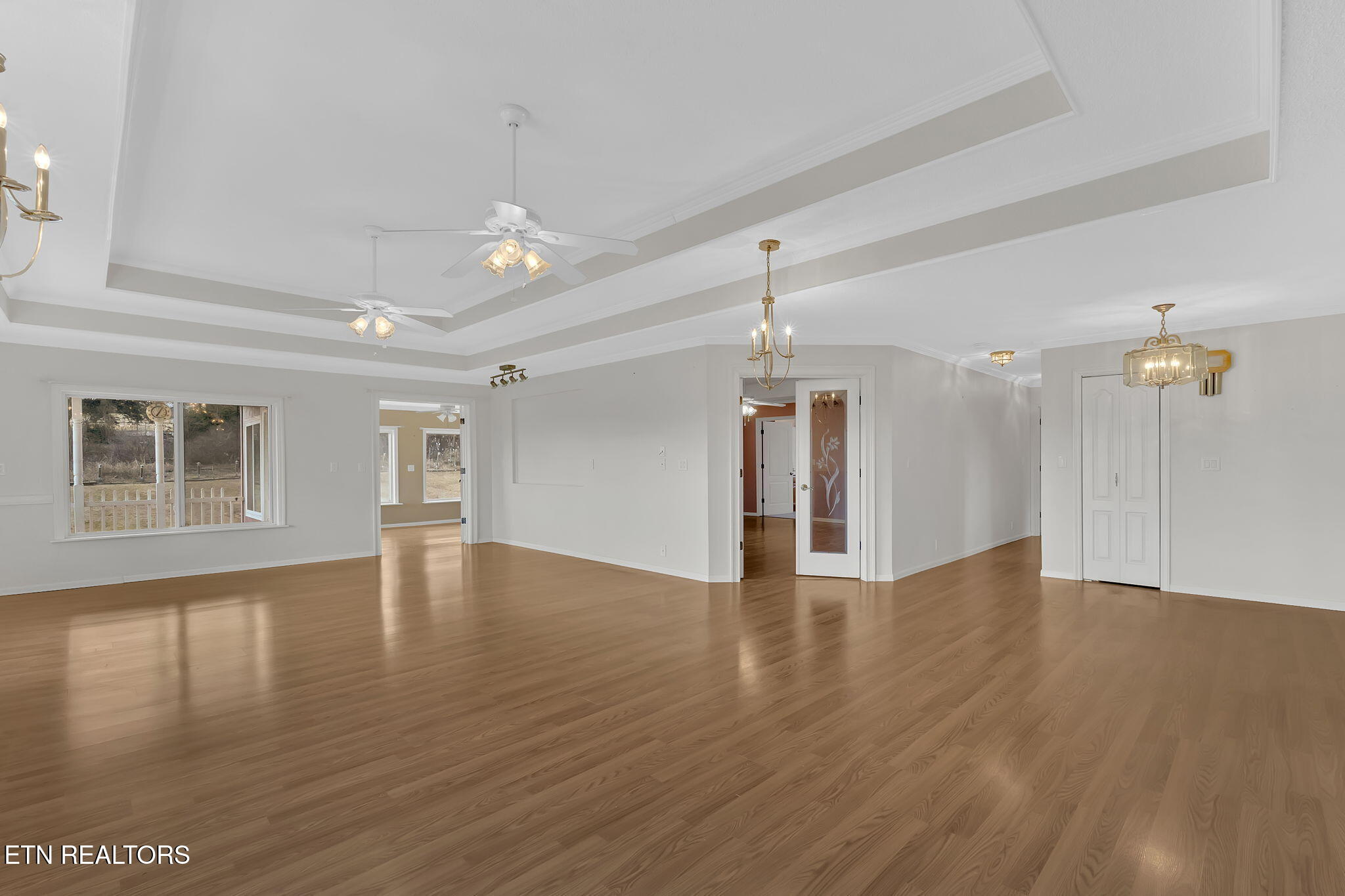 731 Sam Martin Road Dandridge, TN 37725 - Photo 13 of 60 Living Room