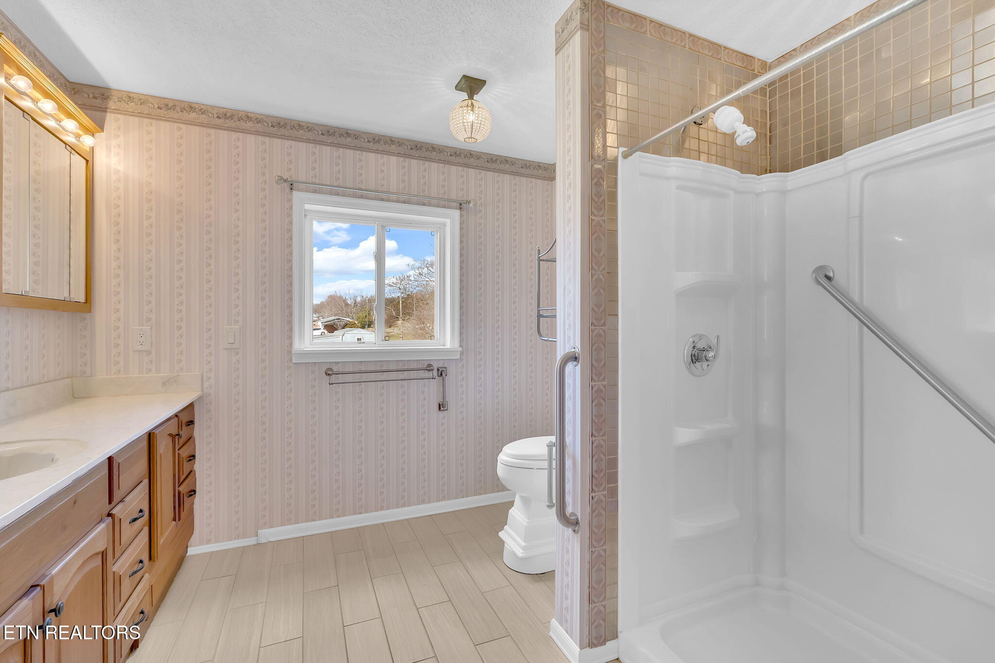 731 Sam Martin Road Dandridge, TN 37725 - Photo 18 of 60 Primary Bathroom