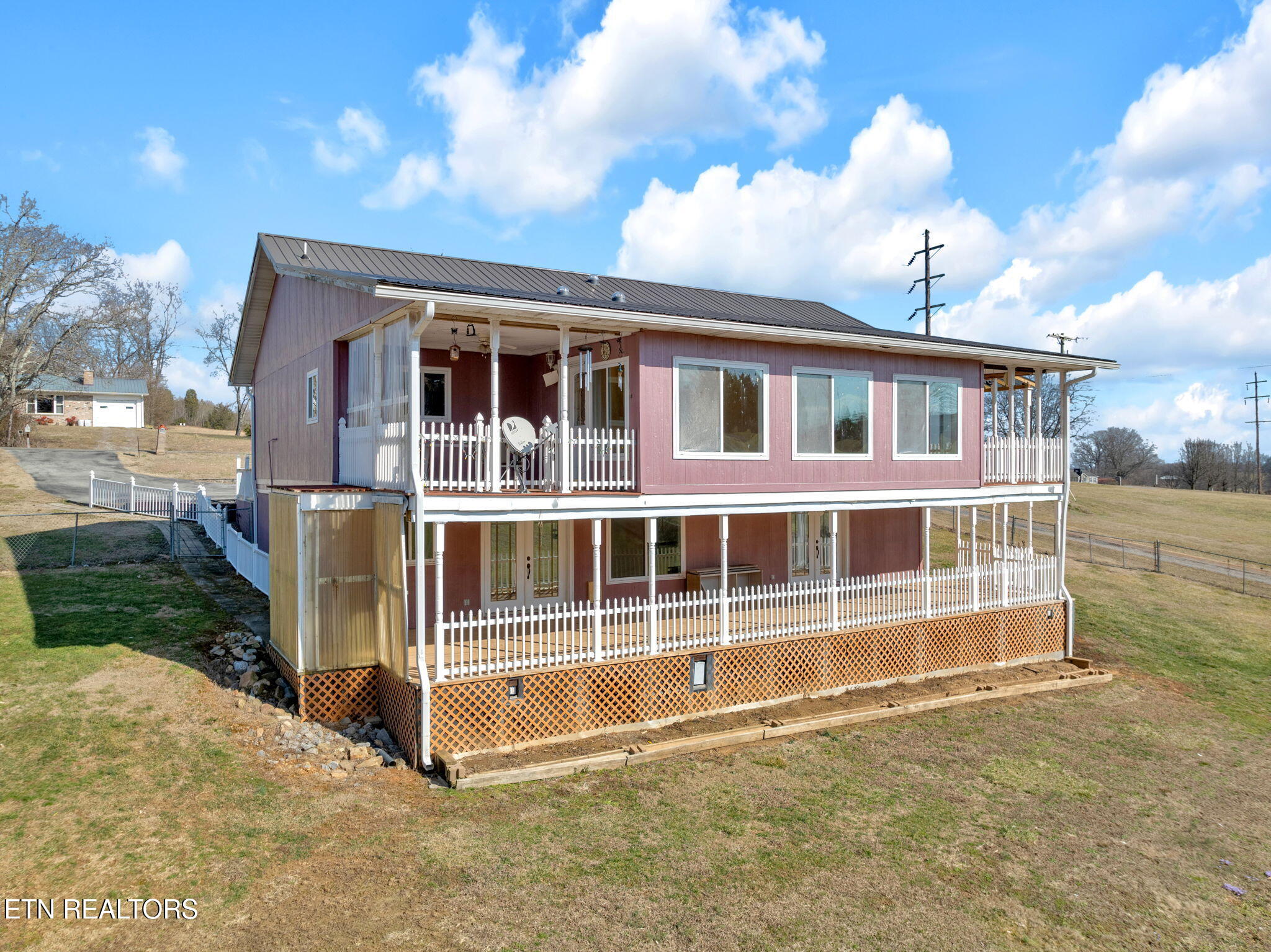 731 Sam Martin Road Dandridge, TN 37725 - Photo 2 of 60 Back of House