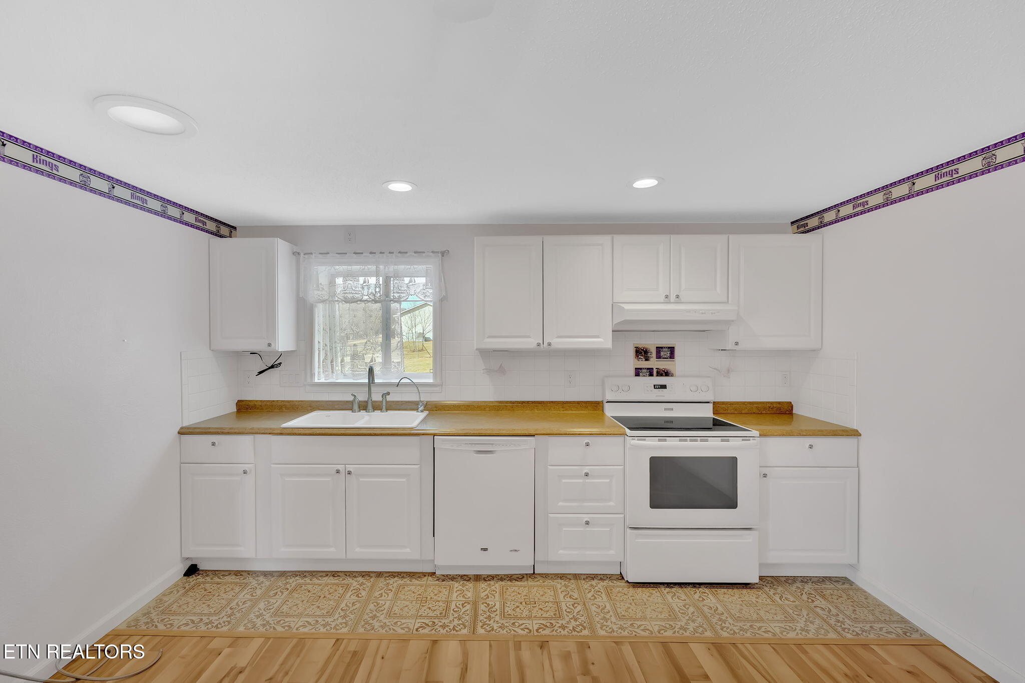 731 Sam Martin Road Dandridge, TN 37725 - Photo 38 of 60 Kitchen