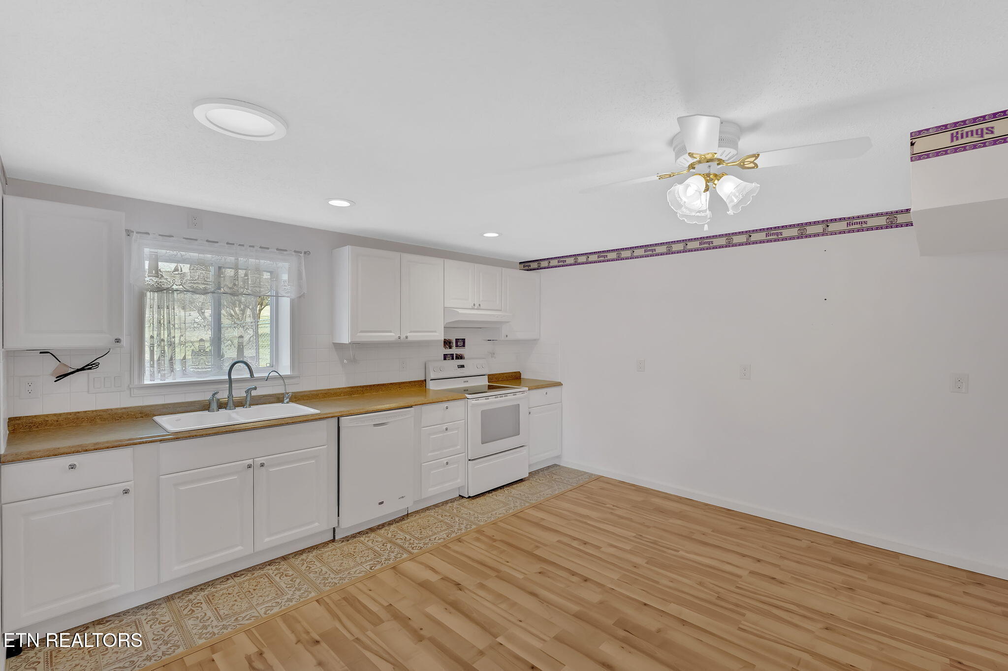 731 Sam Martin Road Dandridge, TN 37725 - Photo 39 of 60 Kitchen/Dining