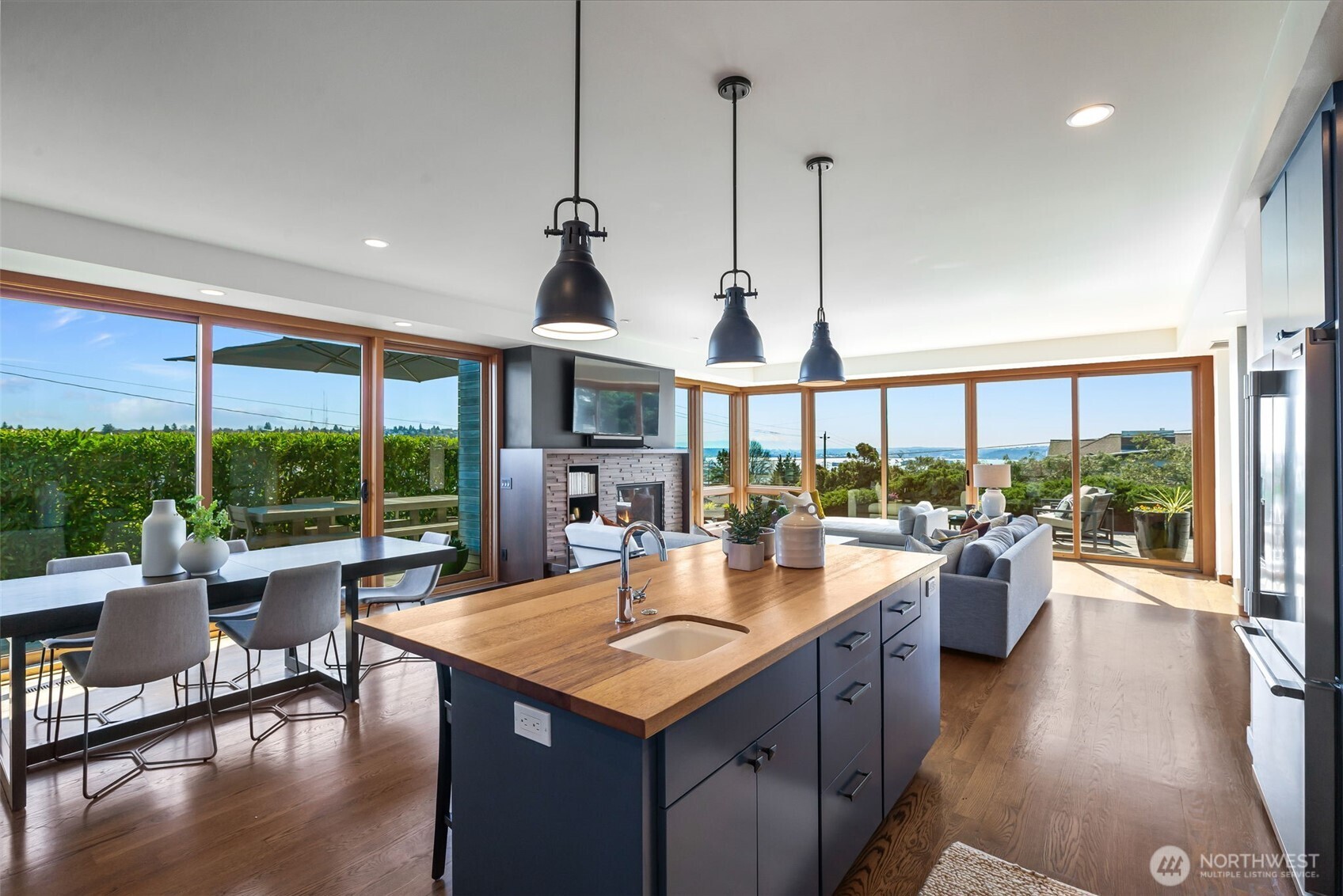 2506 West Halladay Street Seattle, WA 98199 - Photo 11 of 40