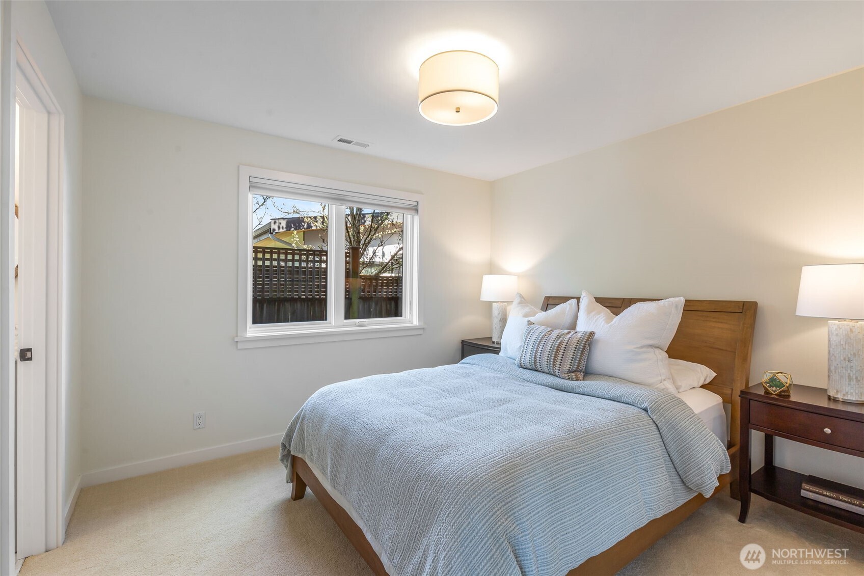 2506 West Halladay Street Seattle, WA 98199 - Photo 32 of 40