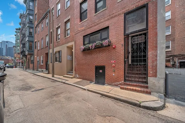 $995,000 | 5 Garden Ct Street, Unit 3, Boston, MA 02113