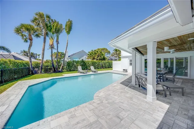 $2,895,000 | 4611 Crayton Road, Naples, FL 34103